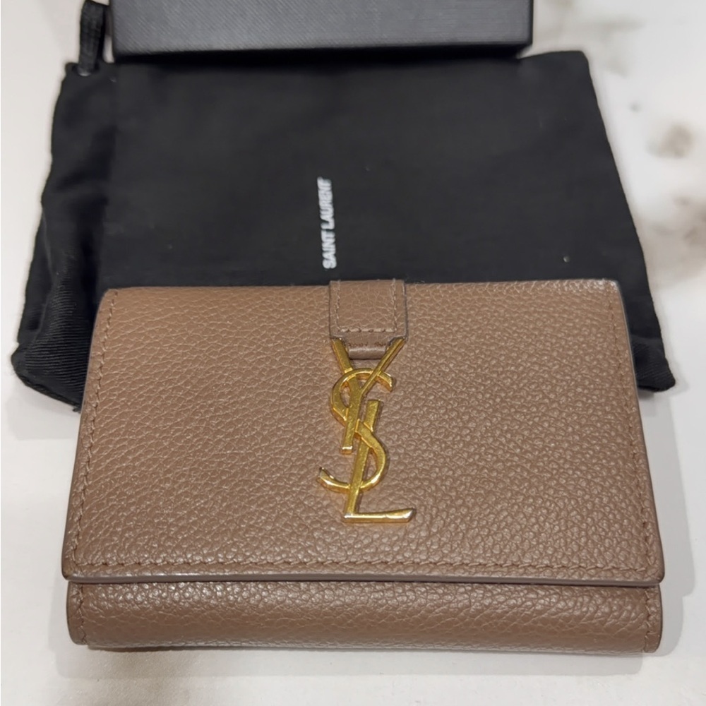 SAINT LAURENT Grained Calfskin Monogram Key Case YSL beige w/COA